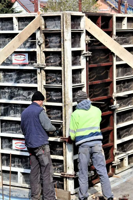 Szalunki Wynajem szalunków stropowych - ściennych Dźwigary Podpory