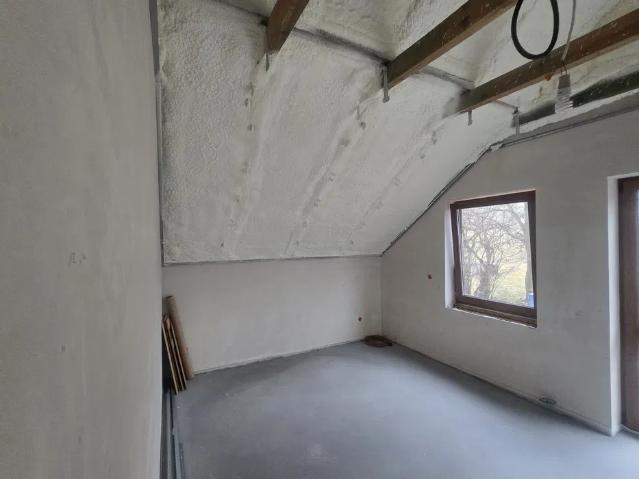 Izolacja Pianą PUR Poddasza Fundamenty Hale