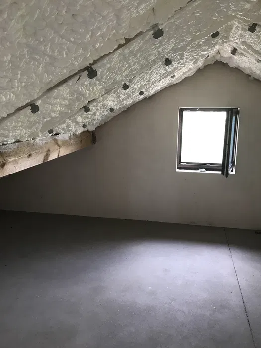 Ocieplenie ocieplanie pianą pur -> zero mostków -> Pruszcz Gdański