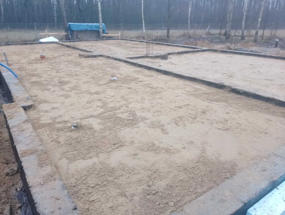 Budowa domów od fundamentów aż po dach pokrycia