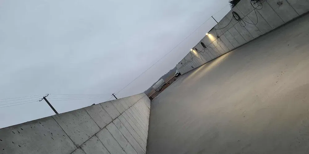 Budowy silosów utwardzanie placów betonem budowy obór szamb