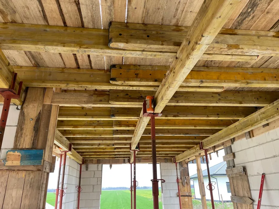 Szalunki stropowe, stemple, dzwigary, wynajem