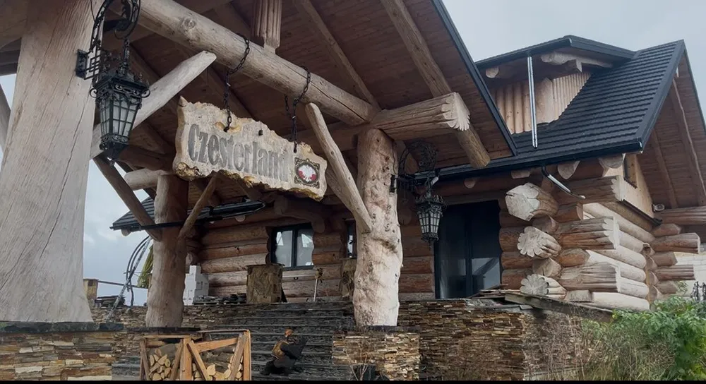 Domy z Bali wiaty altany z Bali ręcznie ciosane.