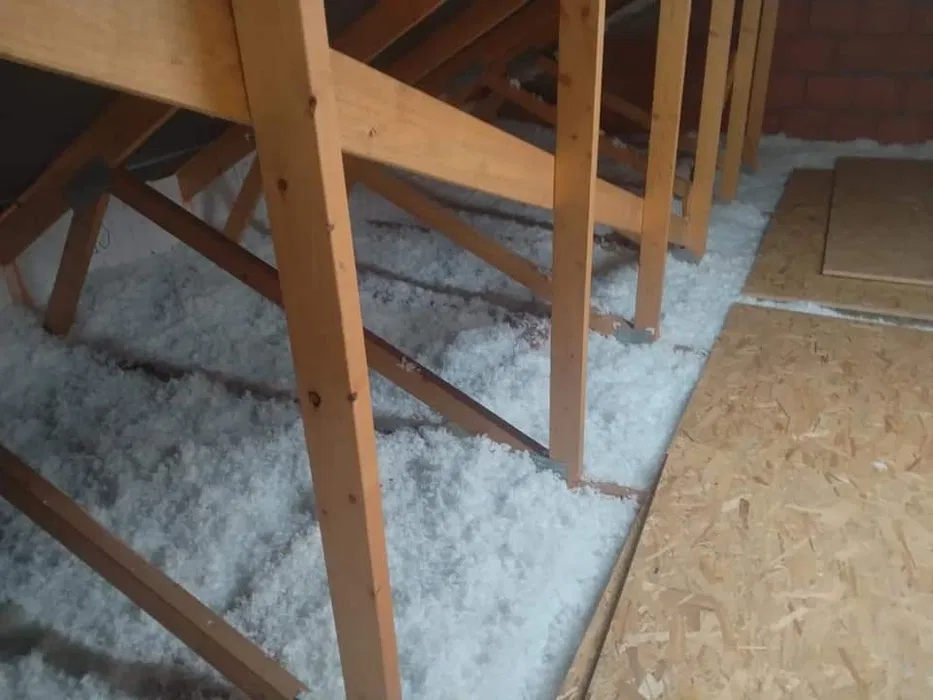 Docieplenia metodą wdmuchiwania Celuloza Wełna Piana Pur
