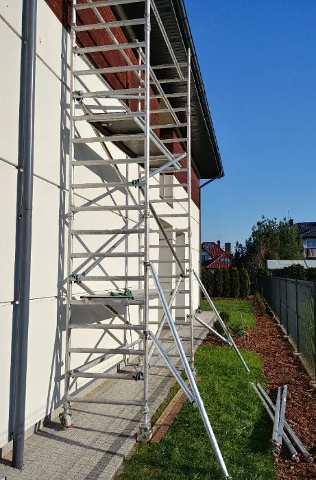 Rusztowania aluminiowe przejezdne jezdne wynajem.