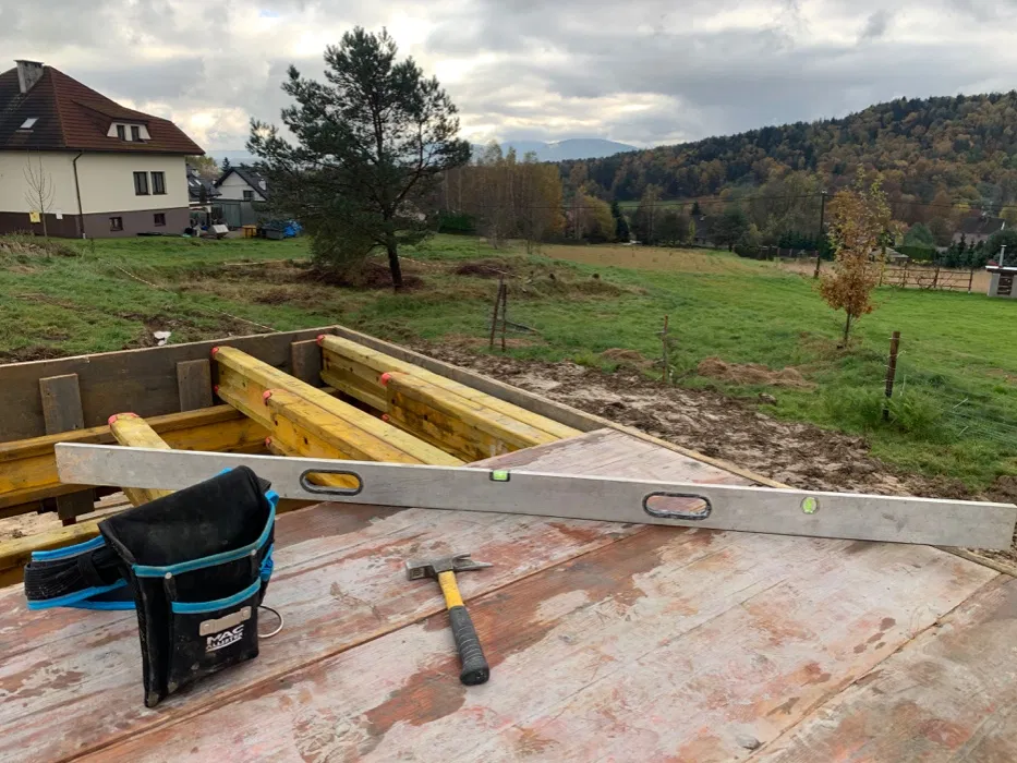 Budowa domu, budowa od podstaw, osiedla mieszkalne, prace budowlane