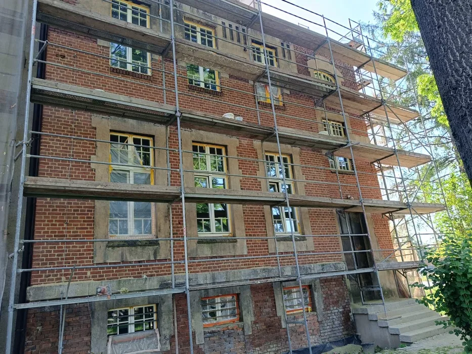 Wynajmij rusztowanie bez montażu - postaw sobie sam i oszczędzaj !