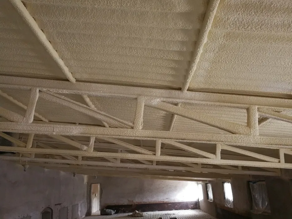 Ocieplenie poddasza PIANA PUR, natrysk, izolacja pianą ocieplenie domu