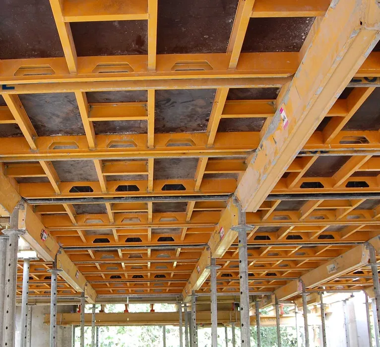 Deskowania - stropowe, ścienne, specjalne; rusztowania - wynajem!