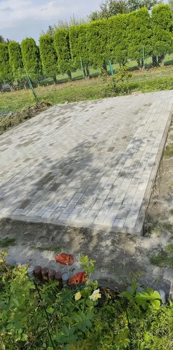Układanie kostki +obrzeża ,krawężnik /wokół domu /działki .