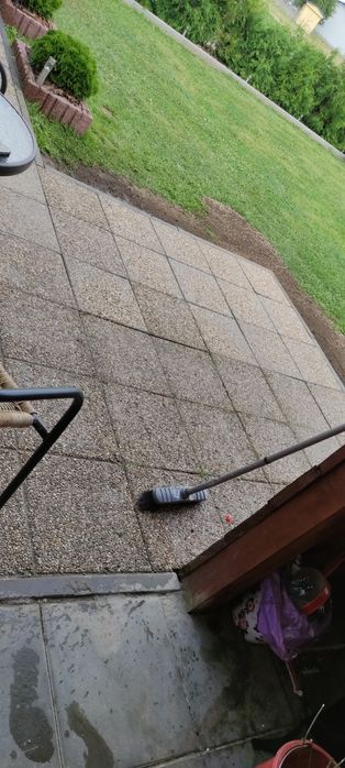 Układanie kostki +obrzeża ,krawężnik /wokół domu /działki .