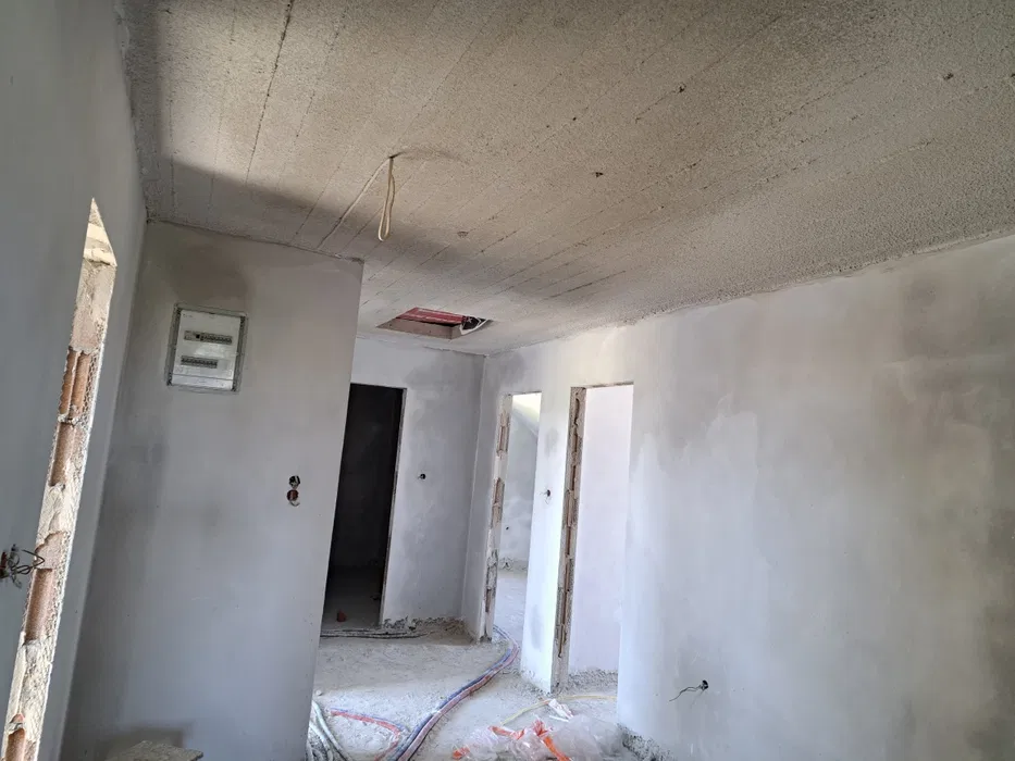 Tynki maszynowe tradycyjne cementowo wapienne [ cement wapno piach ]