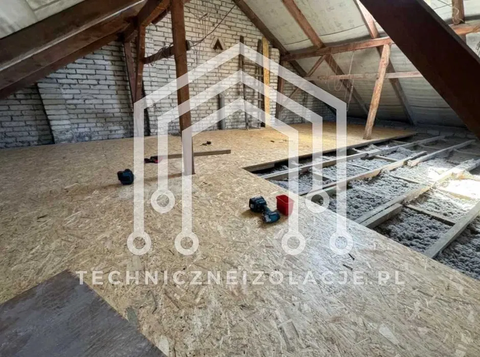 Ocieplenie poddasza pianą PUR | Celulozą | Wełną | Termowizja