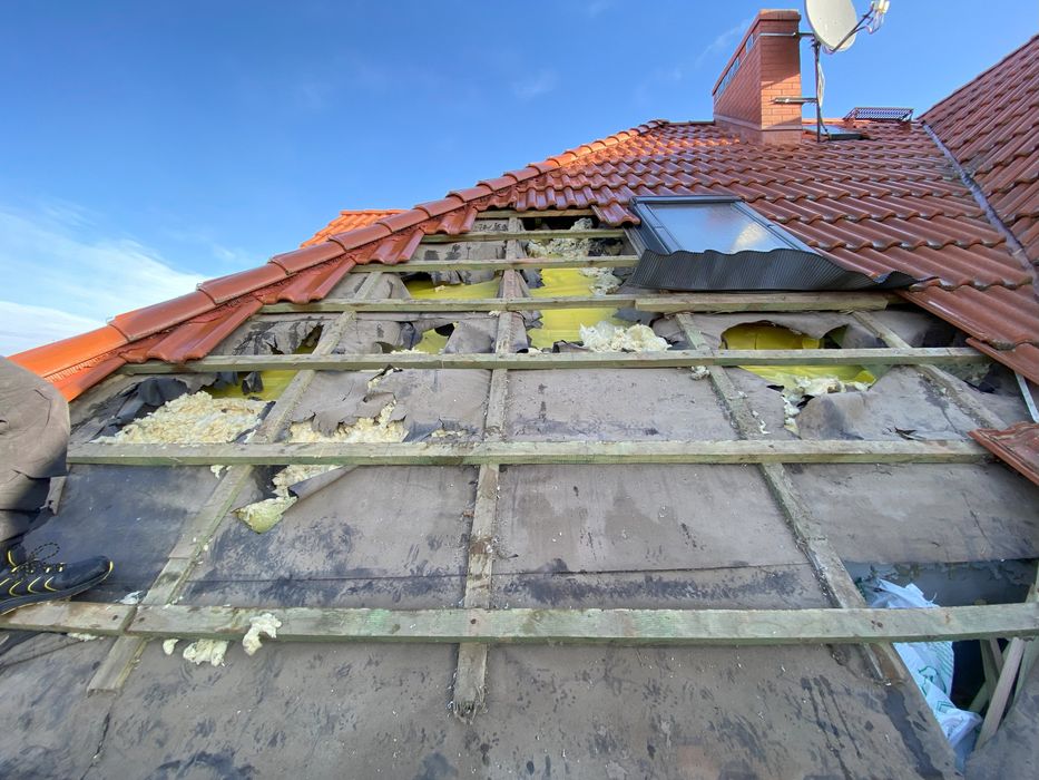 Ocieplanie domu poddasza wełna celulozowa naprawa izolacji po kunach