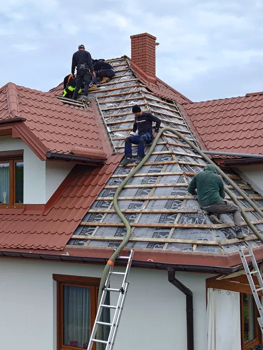 Ocieplanie CELULOZĄ naprawa wymiana izolacji poddasza WDMUCHIWANIE