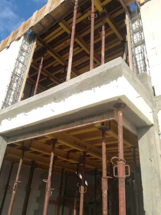 Wynajem wypożyczalnia szalunków stropowych, szalunki stropowe, stemple