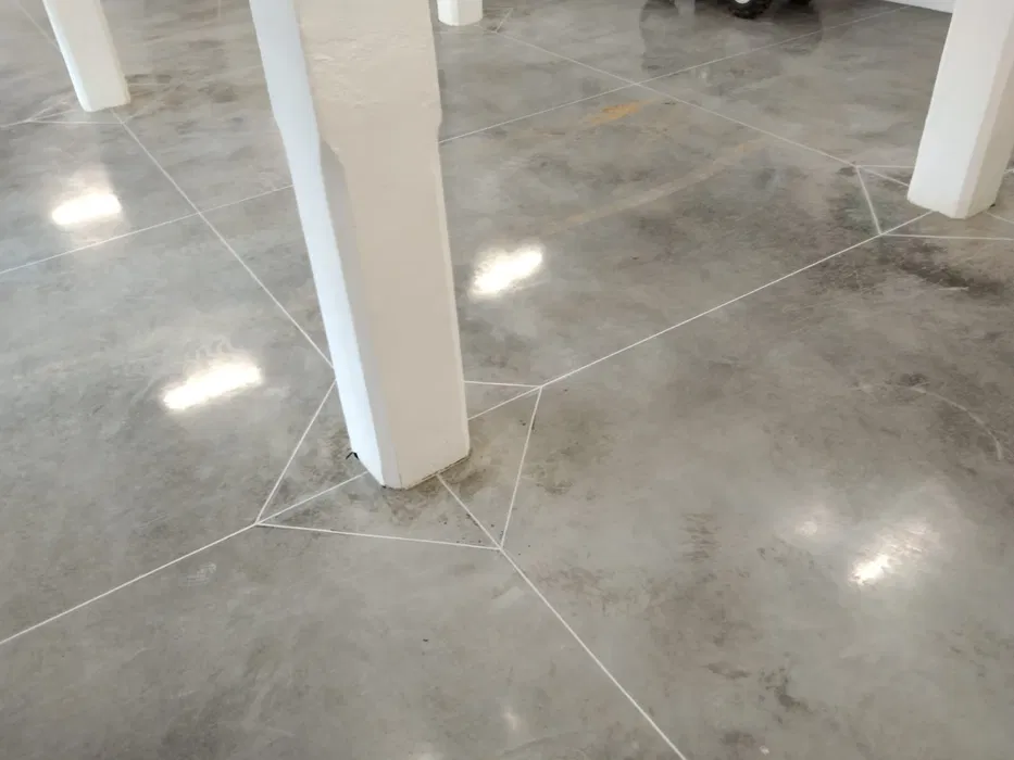 Posadzki przemysłowe, wylewki cementowe, garaże, beton szczotkowany.