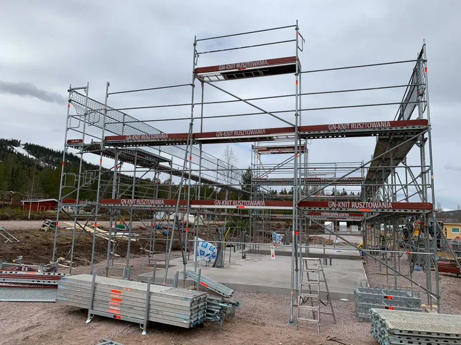 Rusztowania, Winda dekarska, Ogrodzenia, Zsypy/Wynajem, Montaż