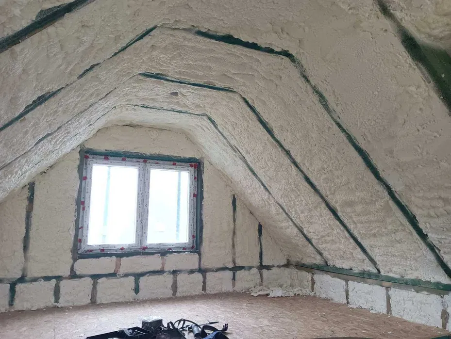 Ocieplenia pianą PUR - szybko , precyzyjnie , tanio