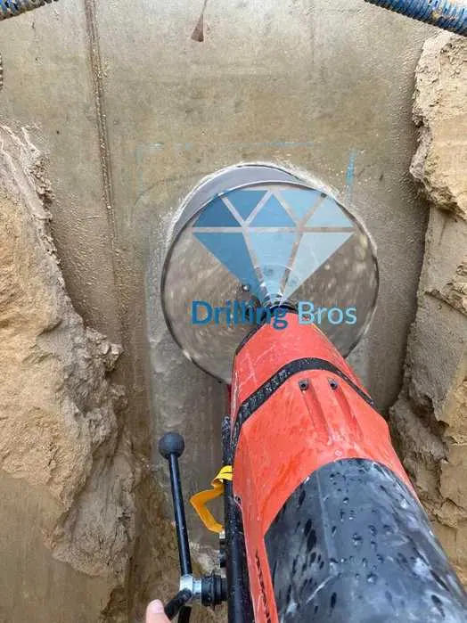 Wiercenie / Odwierty w betonie techniką diamentową Drilling Bros