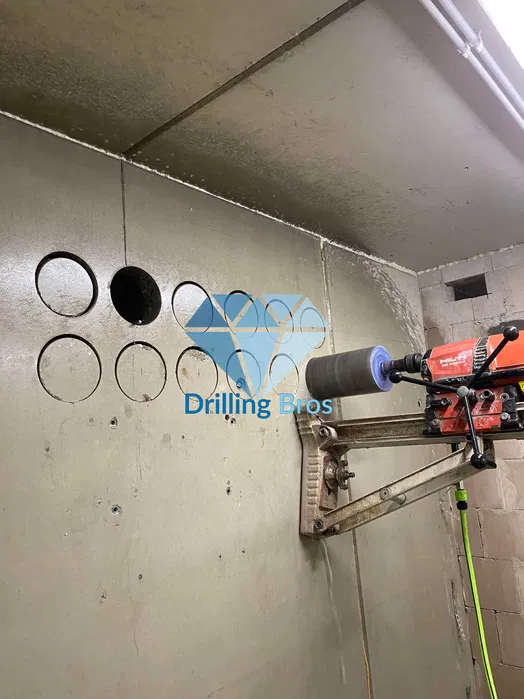 Wiercenie / Odwierty w betonie techniką diamentową Drilling Bros