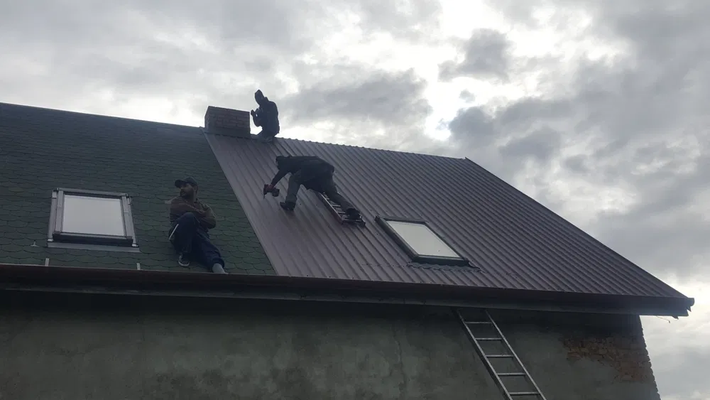 Dachy naprawa blachodachówką