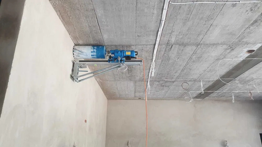 Usługi wiercenia otworów w betonie techniką diamentową