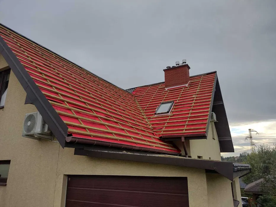 Budowa dachów od podstaw/ Profesjonalne naprawy dachów po gryzoniach