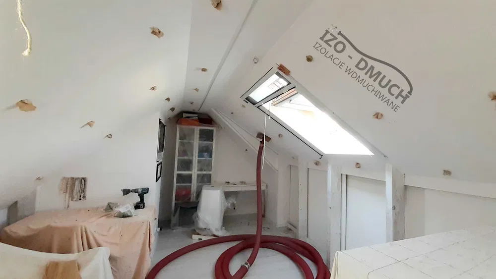 Izolacje Wdmuchiwane - Celuloza / Wełna Skalna / Granulat Styropianowy