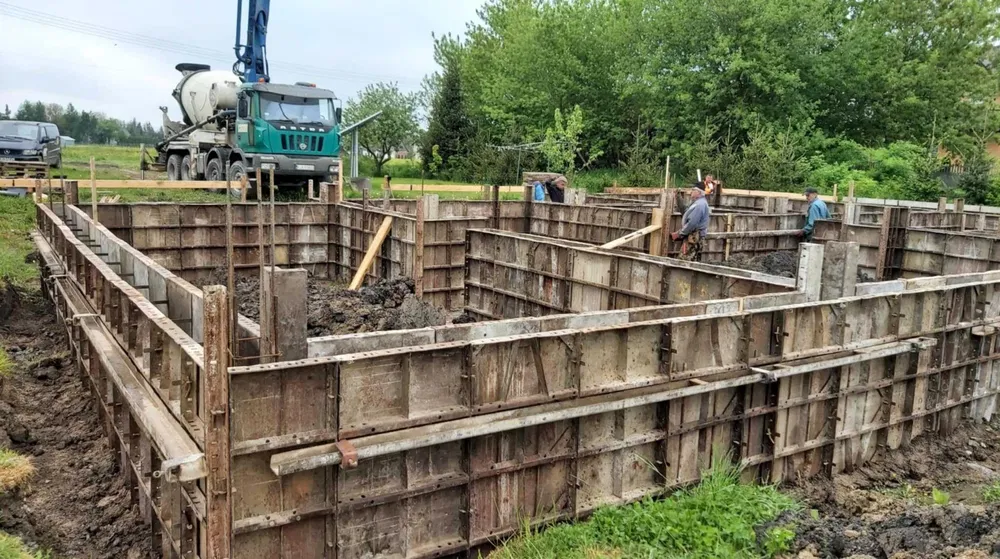 Wynajem szalunków fundamentowych acrow