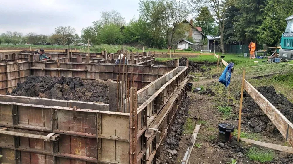 Wynajem szalunków fundamentowych acrow
