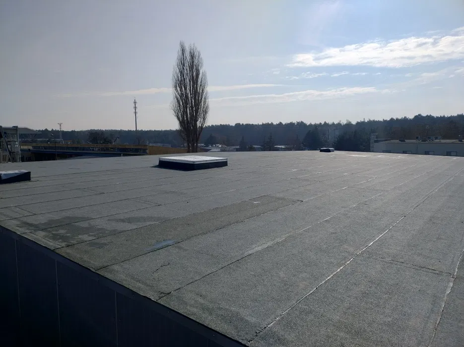 Usługi blacharsko dekarskie dachów płaskich