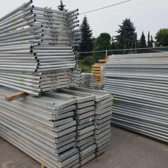 Wynajem rusztowań elewacyjnych