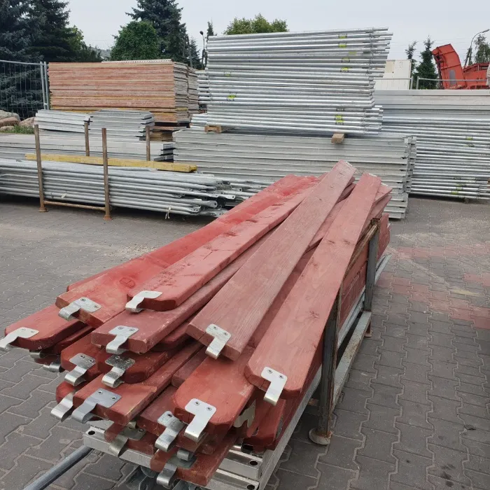 Wynajem rusztowań elewacyjnych