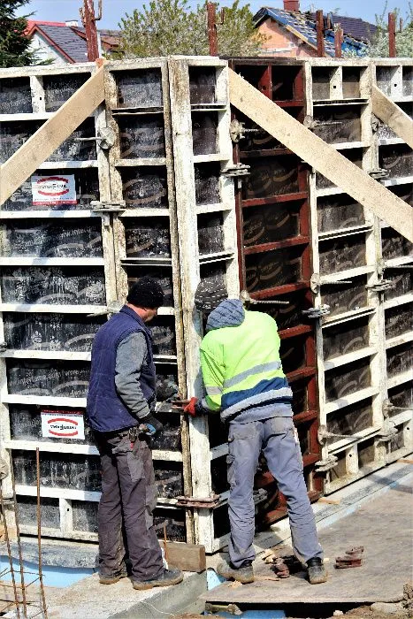 Szalunki Wynajem szalunków stropowych - ściennych Dźwigary Podpory