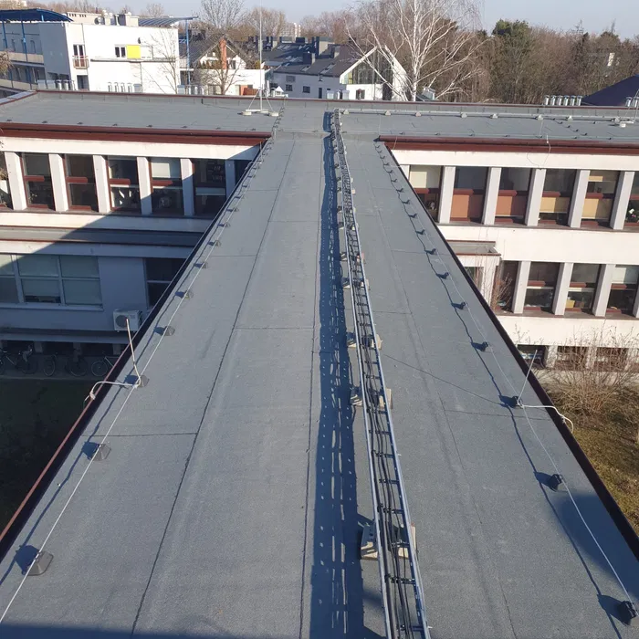 Dachy płaskie, tarasy, hydroizolacje papą termozgrzewalną, membraną PV